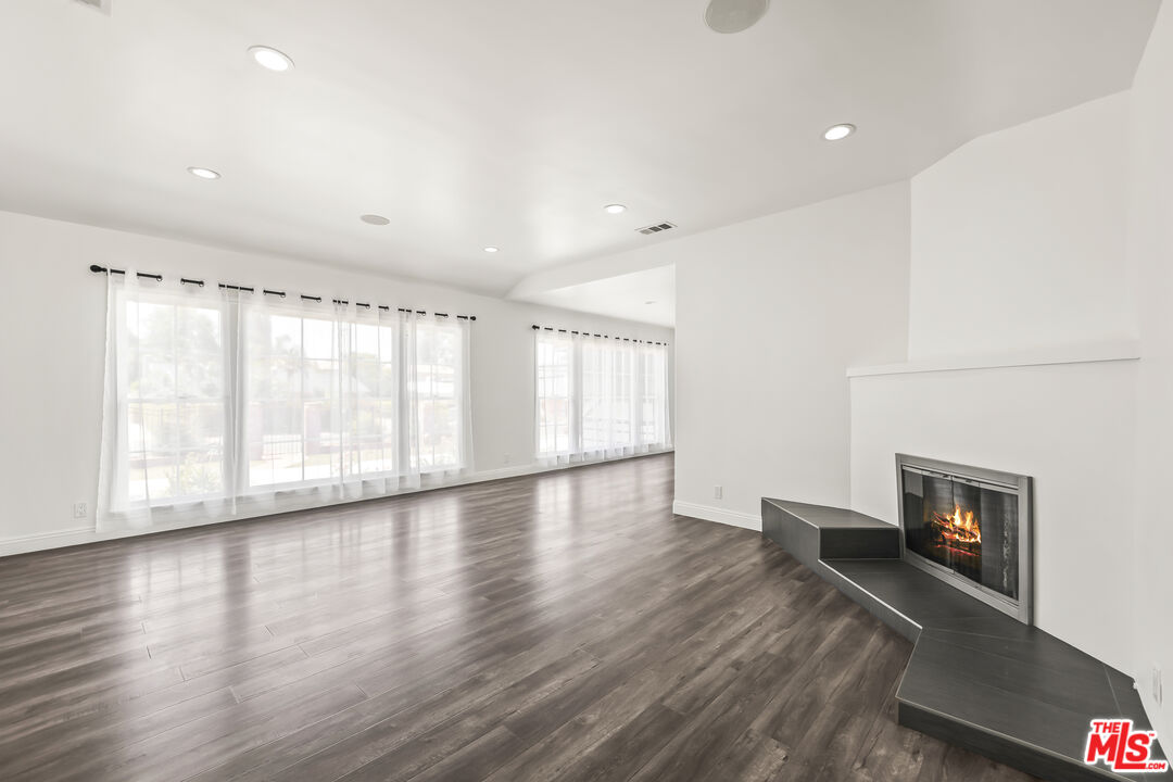 23046 Leonora Dr