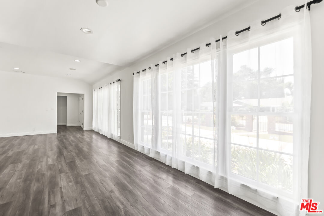 23046 Leonora Dr