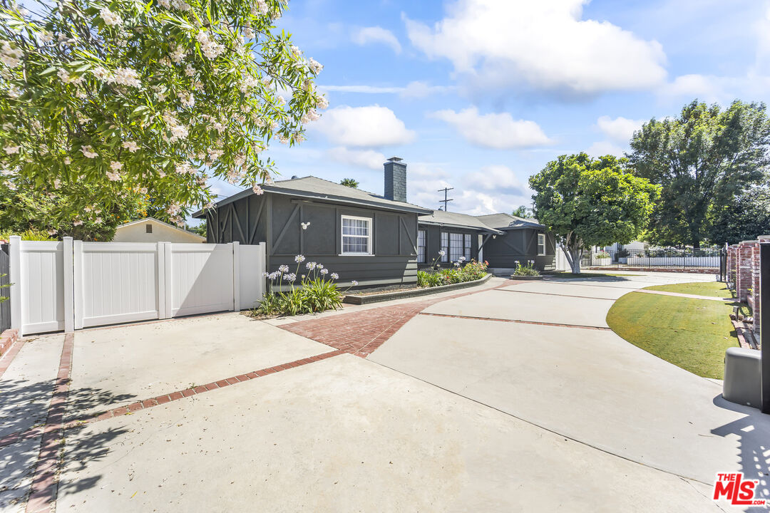 23046 Leonora Dr