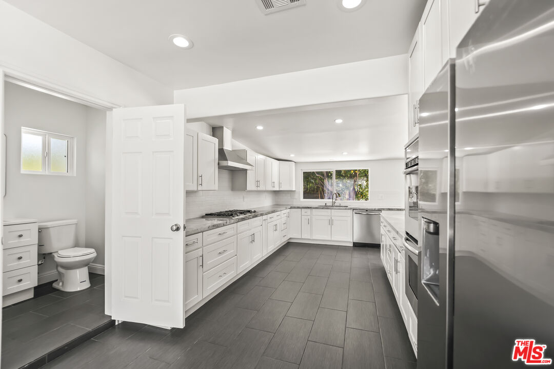23046 Leonora Dr