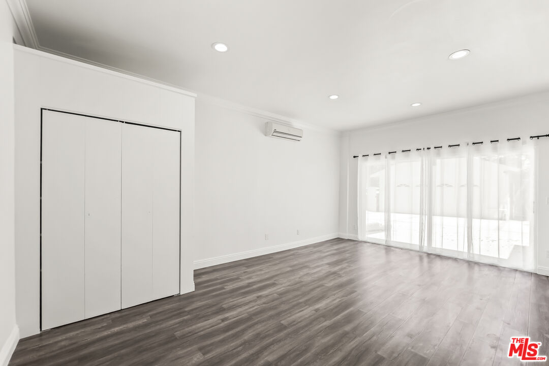 23046 Leonora Dr