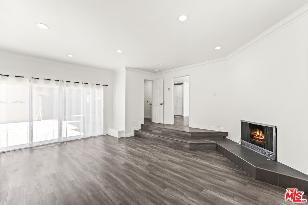 23046 Leonora Dr