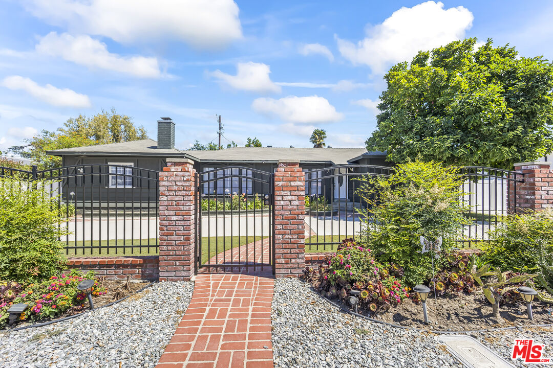 23046 Leonora Dr
