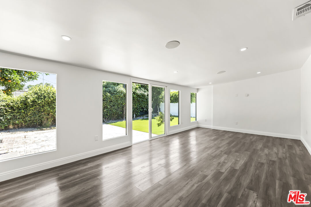 23046 Leonora Dr