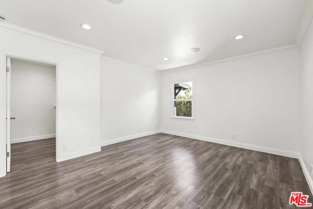 23046 Leonora Dr