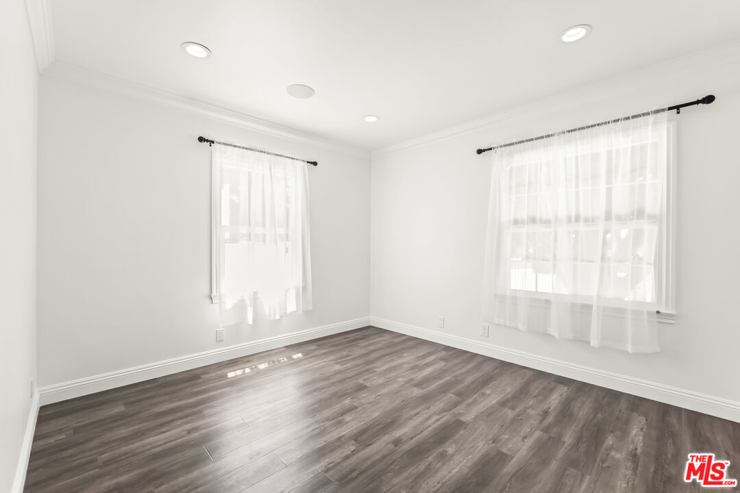 23046 Leonora Dr