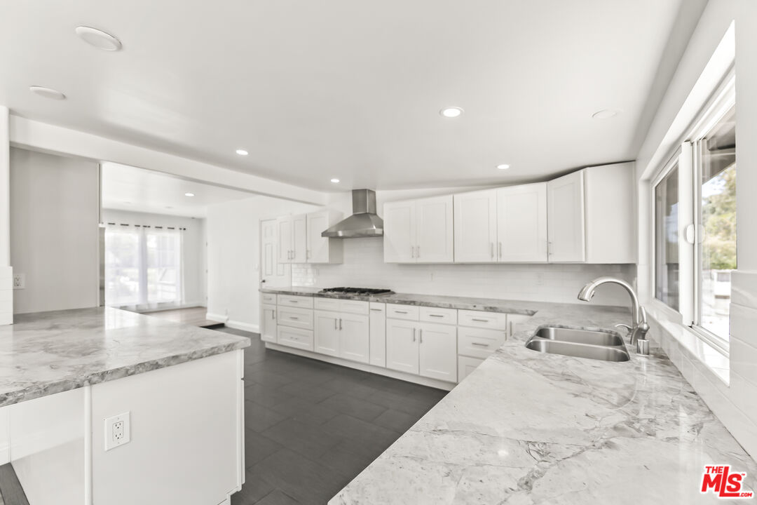 23046 Leonora Dr