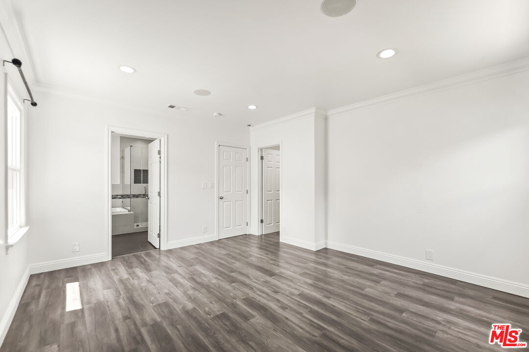 23046 Leonora Dr