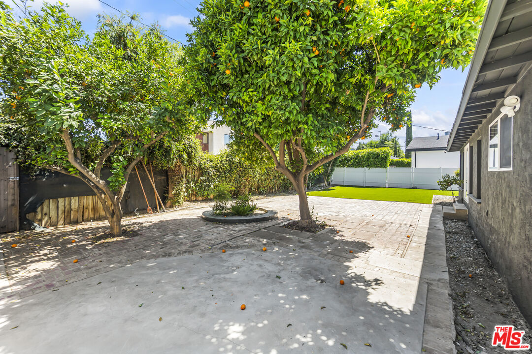 23046 Leonora Dr