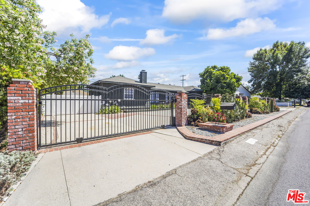 23046 Leonora Dr