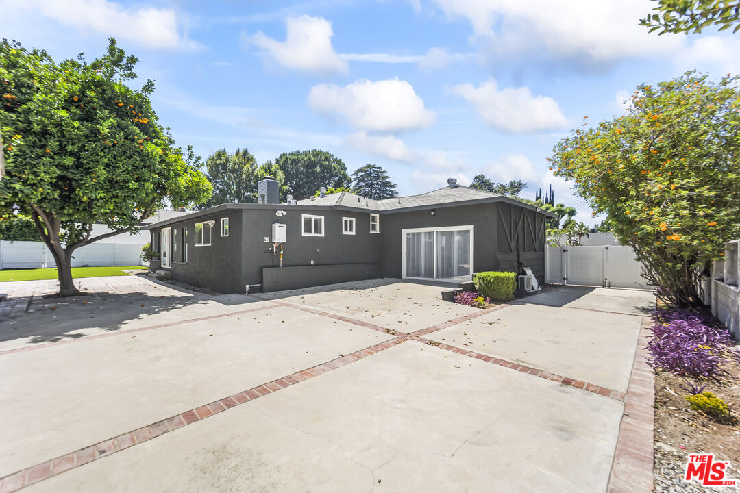 23046 Leonora Dr