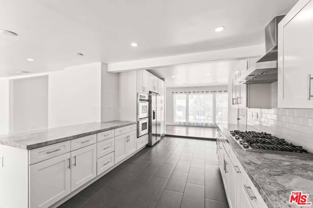 23046 Leonora Dr