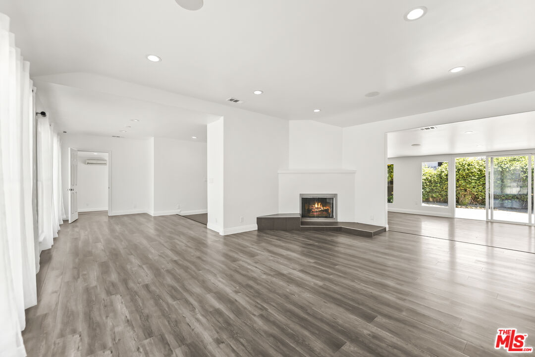 23046 Leonora Dr