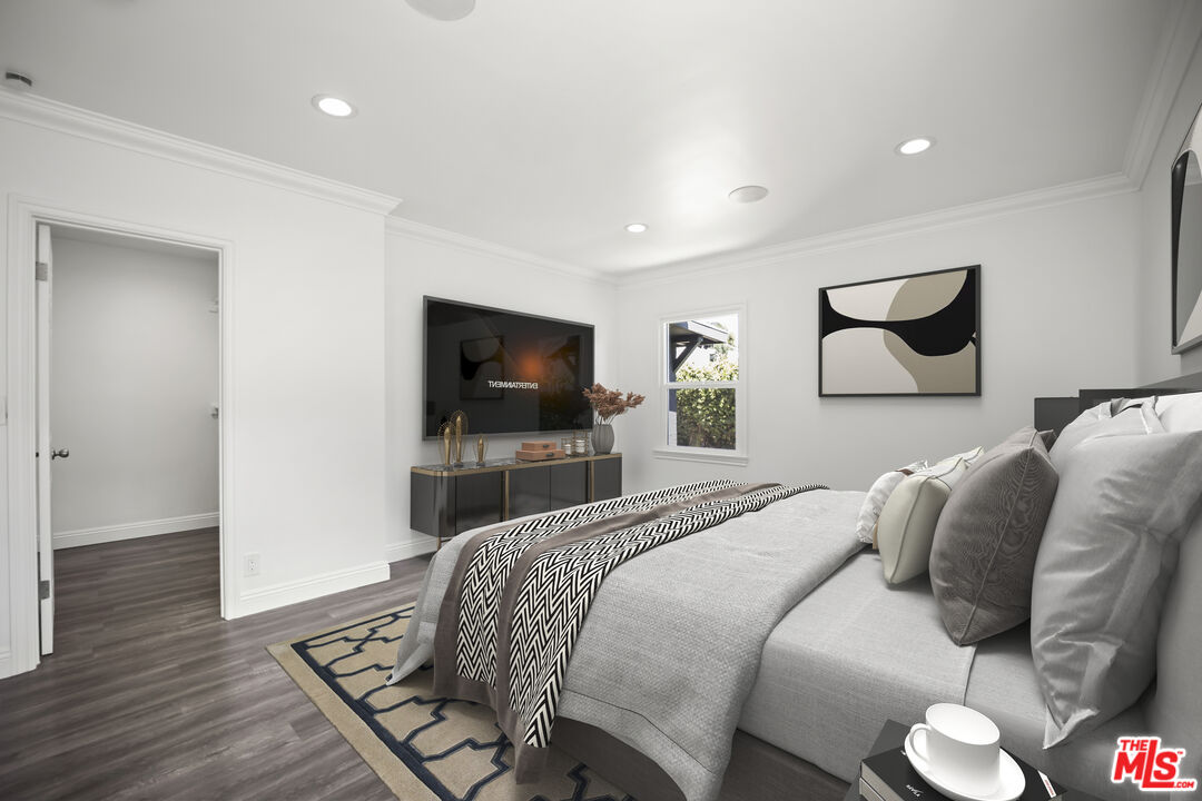 23046 Leonora Dr