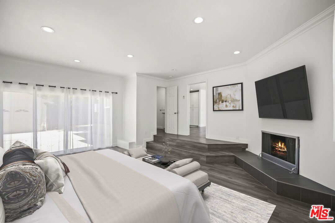 23046 Leonora Dr