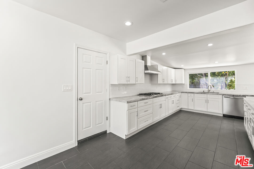 23046 Leonora Dr