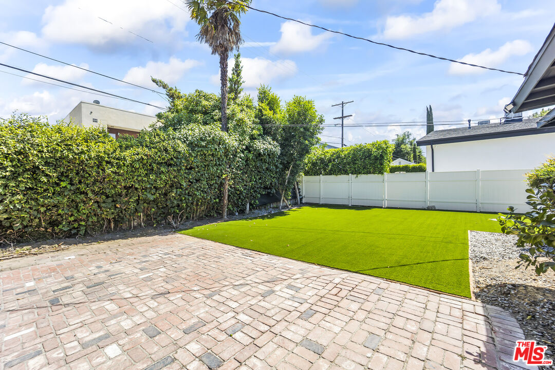 23046 Leonora Dr