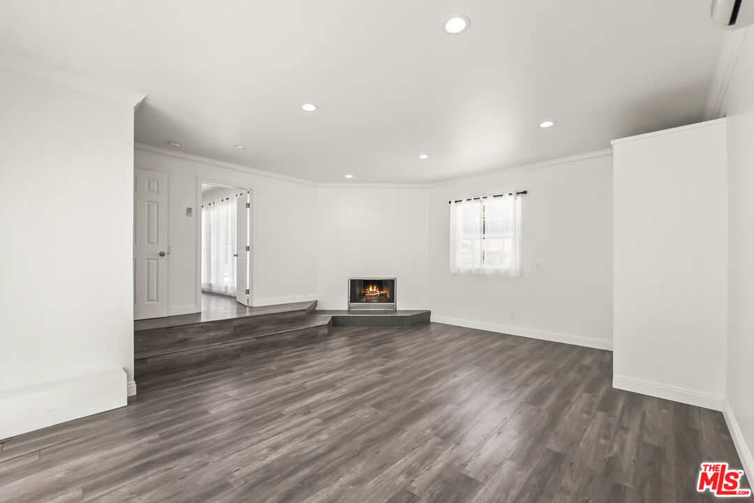 23046 Leonora Dr