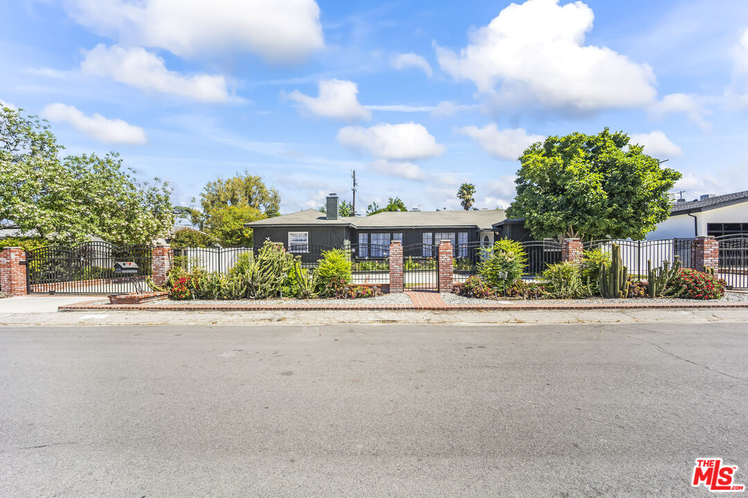 23046 Leonora Dr
