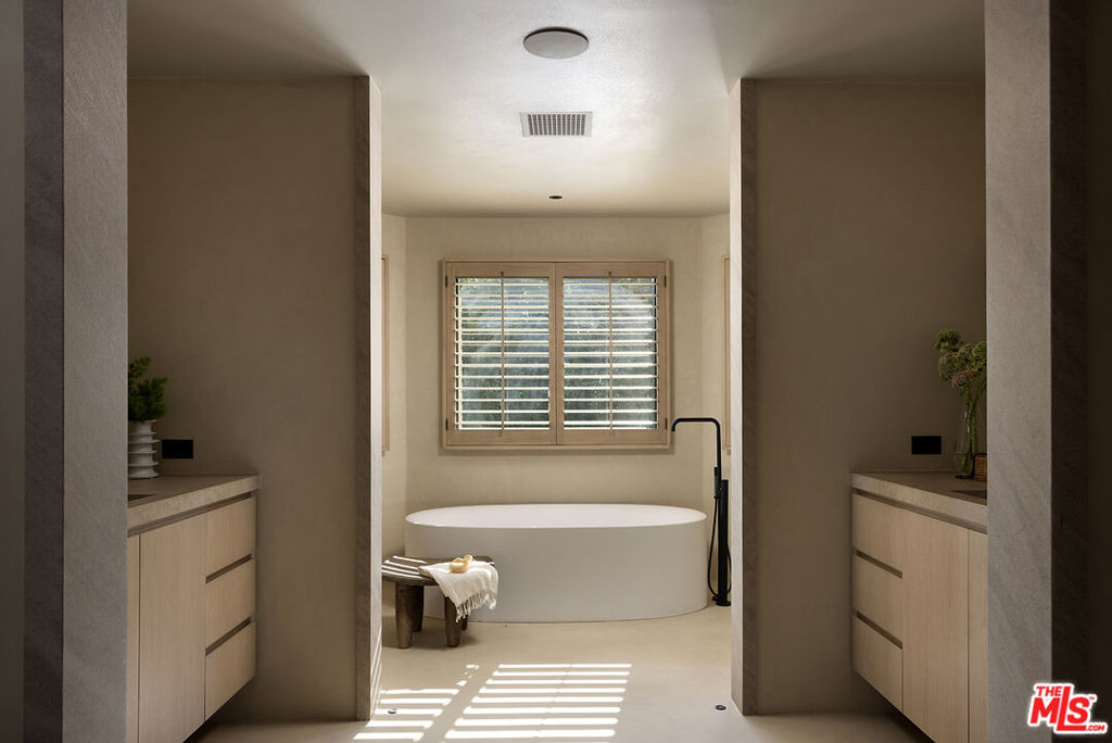 2401 Nottingham Avenue