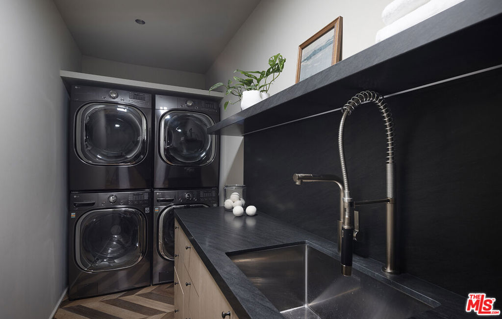 2401 Nottingham Avenue