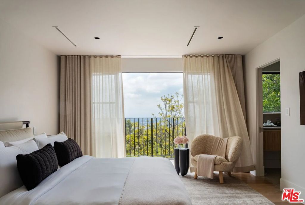 9360 Readcrest Drive