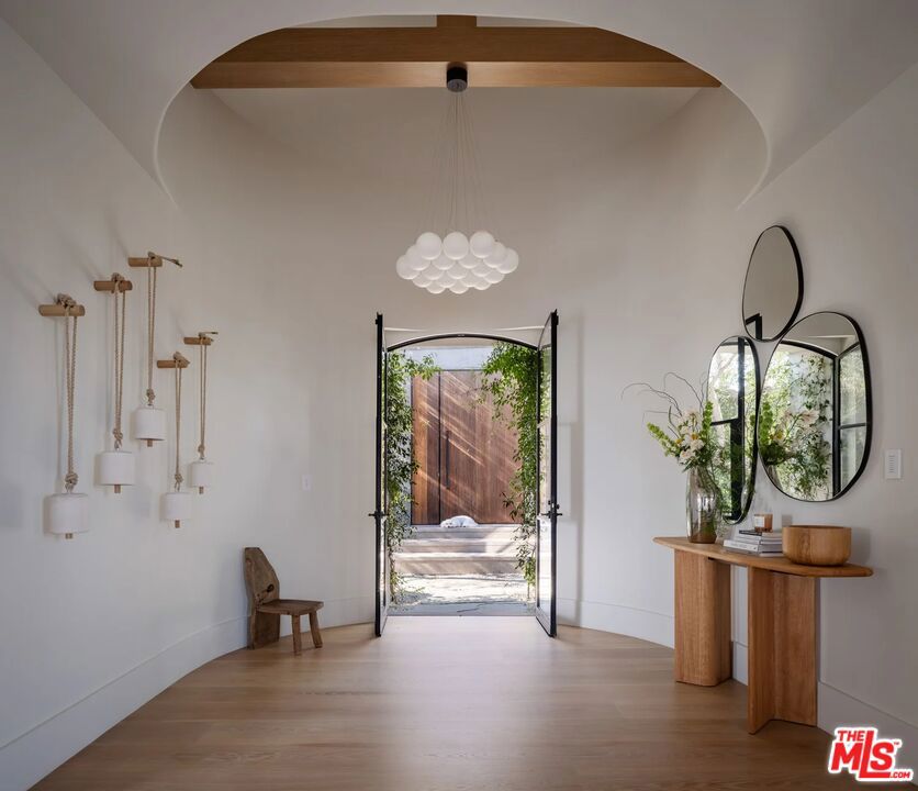 9360 Readcrest Drive