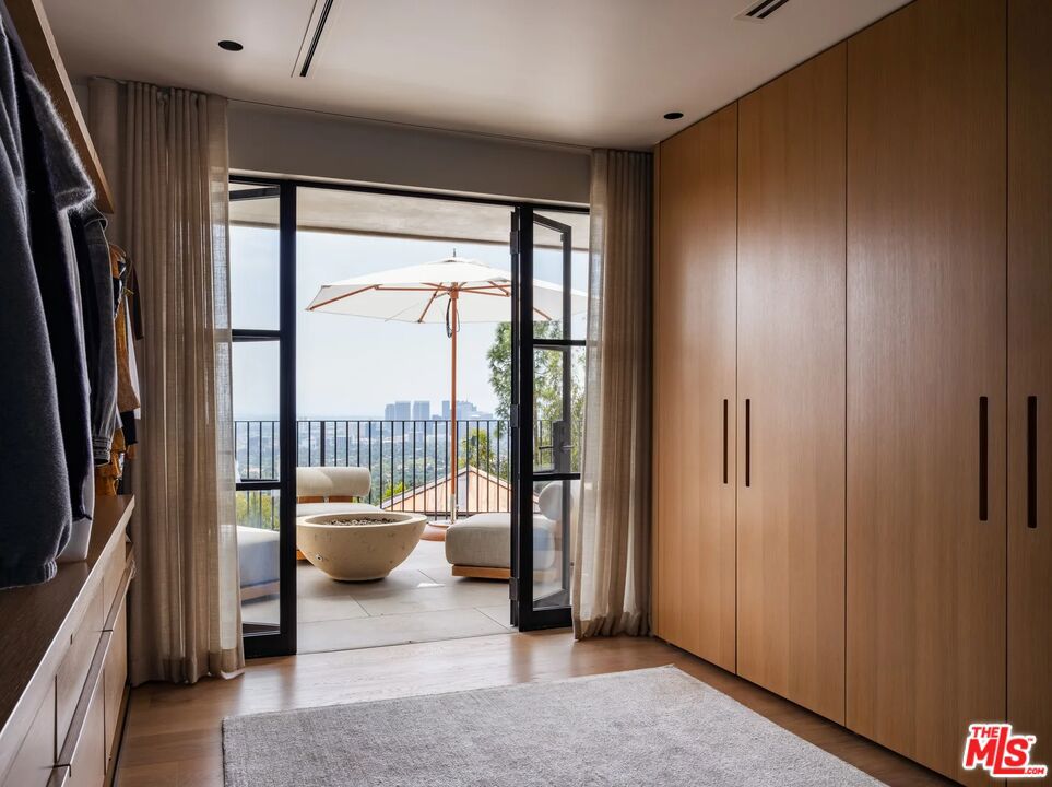 9360 Readcrest Drive