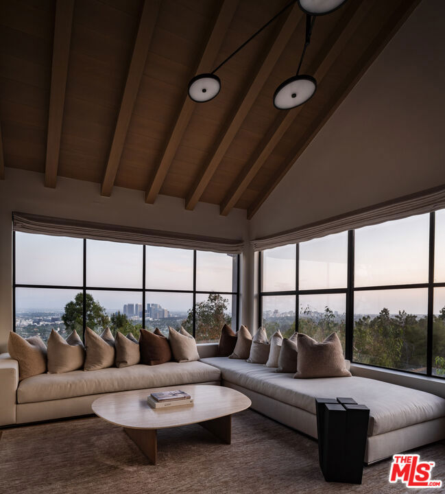 9360 Readcrest Drive