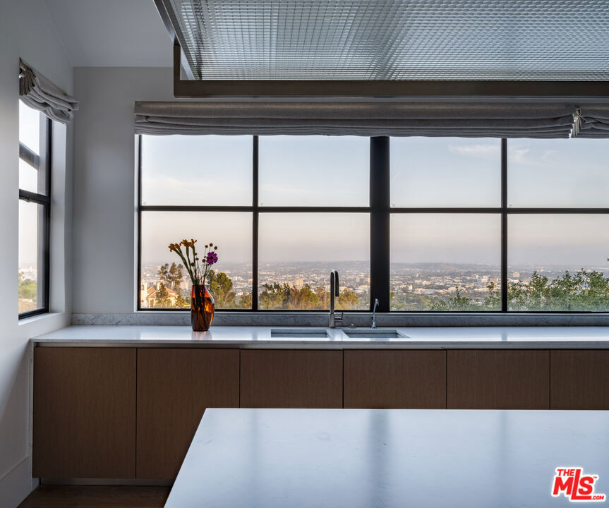 9360 Readcrest Drive