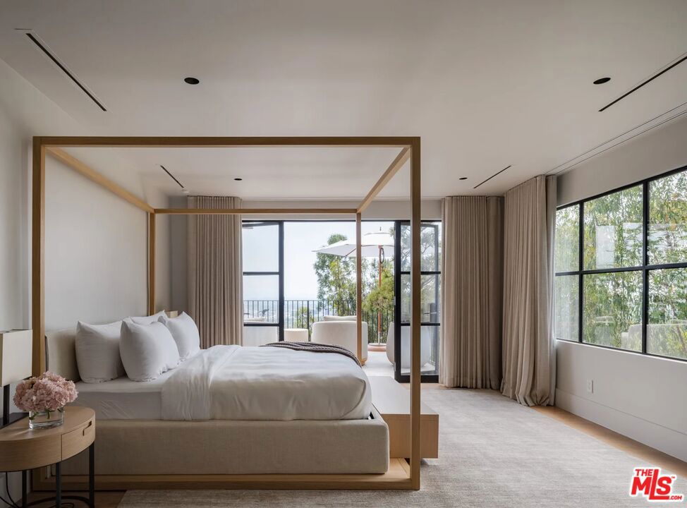 9360 Readcrest Drive