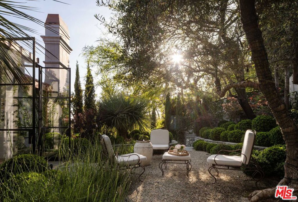 9360 Readcrest Drive