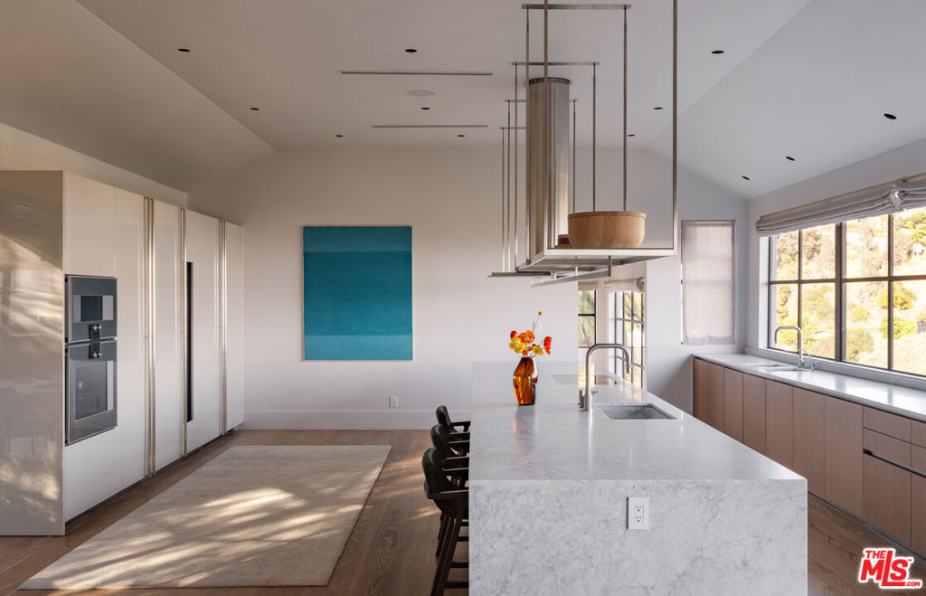 9360 Readcrest Drive