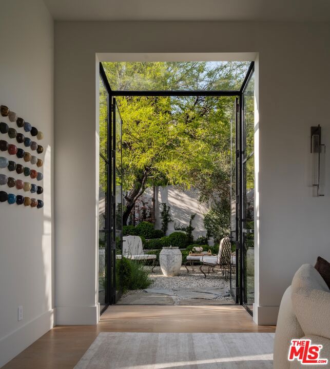 9360 Readcrest Drive