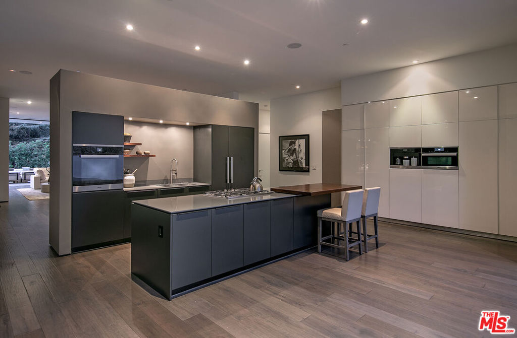 1424 Rising Glen Road