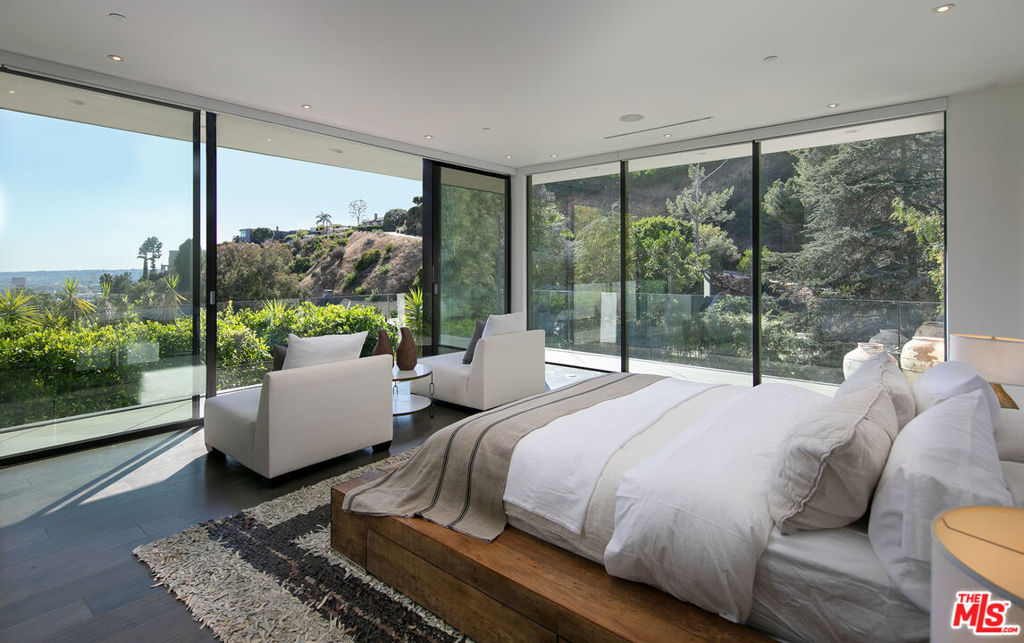 1424 Rising Glen Road