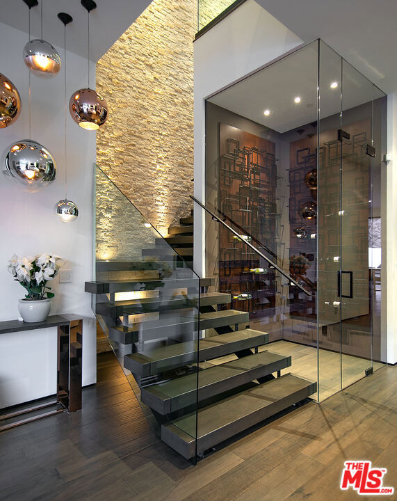 1424 Rising Glen Road