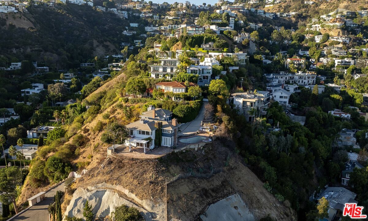 8900 Evanview Dr