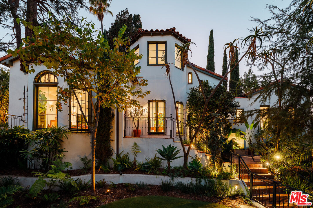 6823 Iris Cir