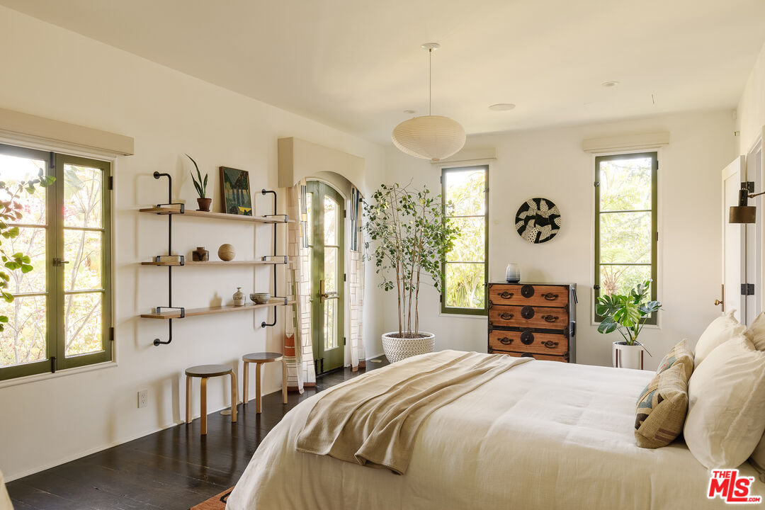 6823 Iris Cir