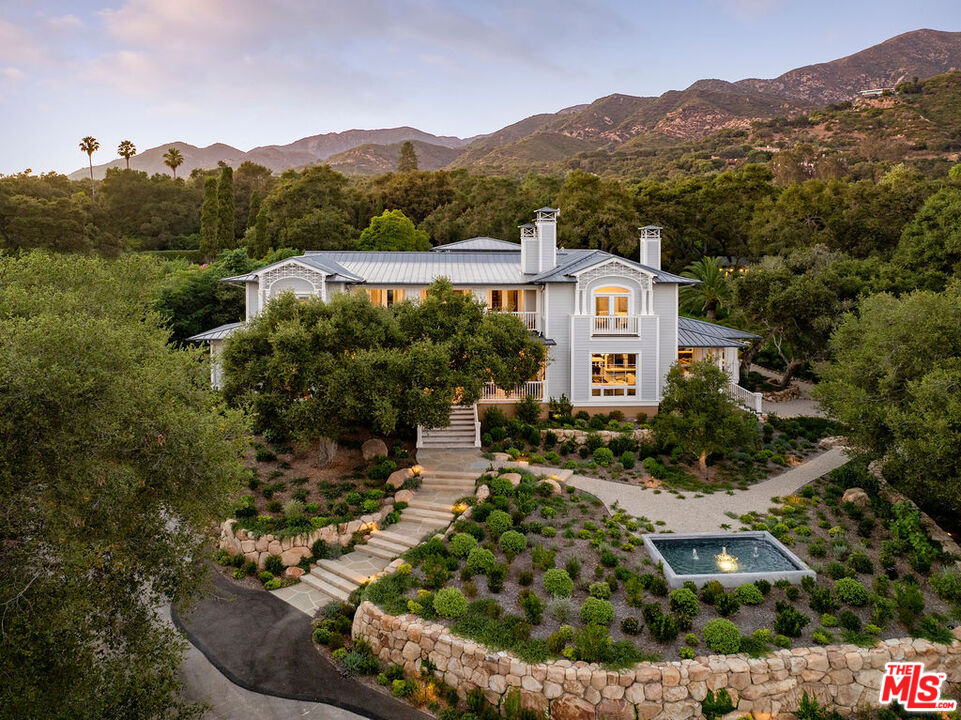 857 Picacho Ln