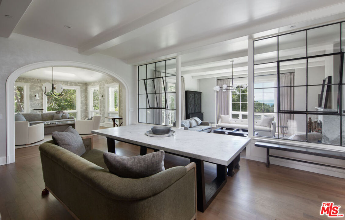 857 Picacho Ln