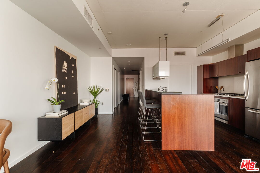 1155 S Grand Ave Unit: 1103