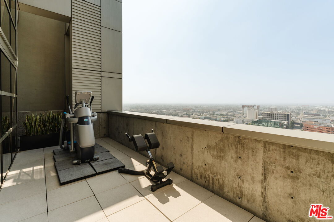 1155 S Grand Ave Unit: 1103