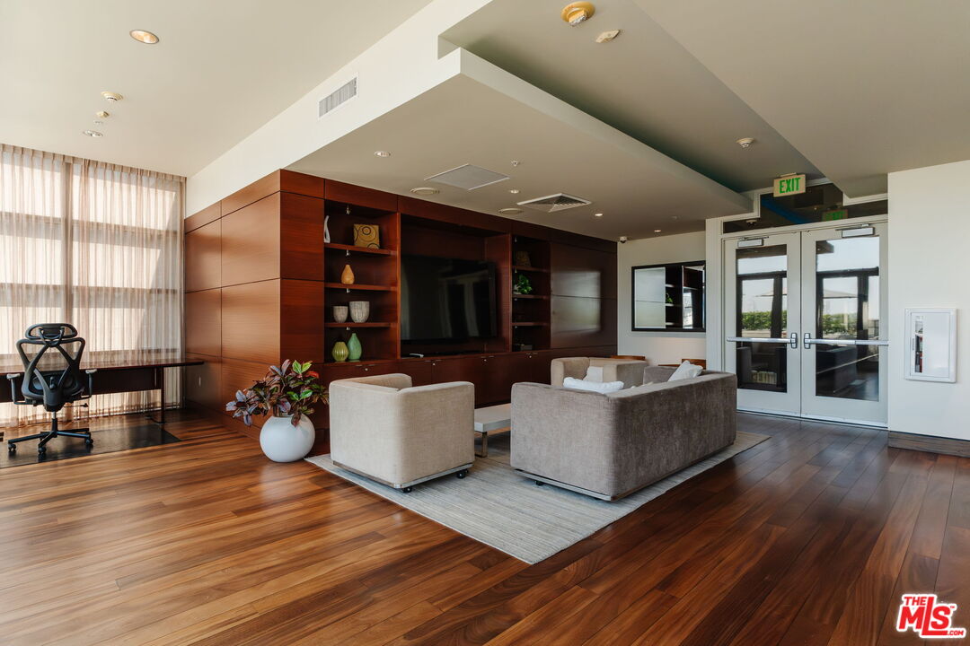 1155 S Grand Ave Unit: 1103