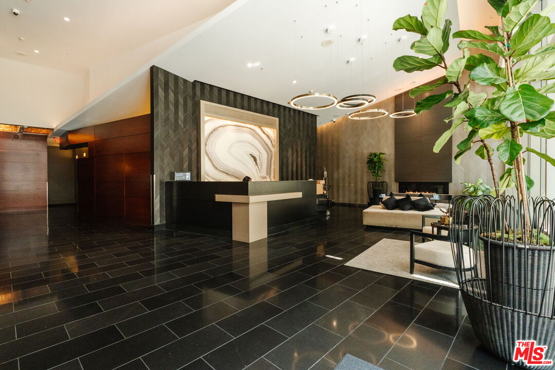 1155 S Grand Ave Unit: 1103