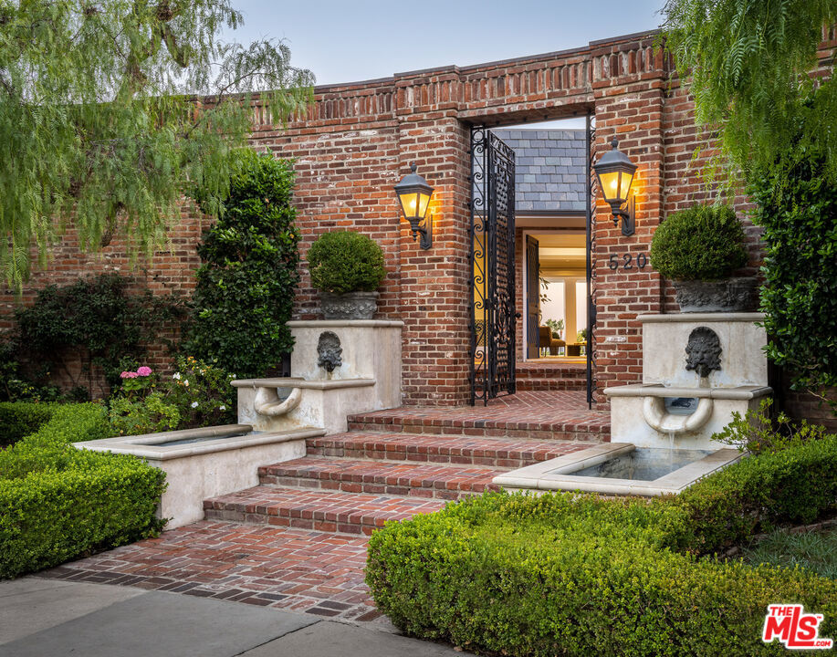 520 Stonewood Drive