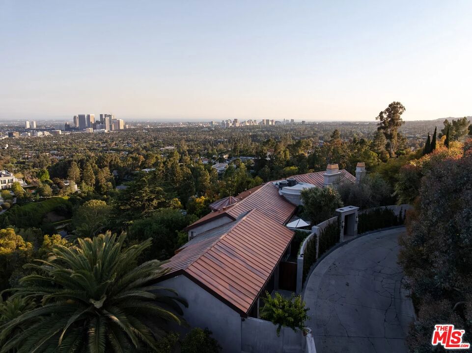9360 Readcrest Drive
