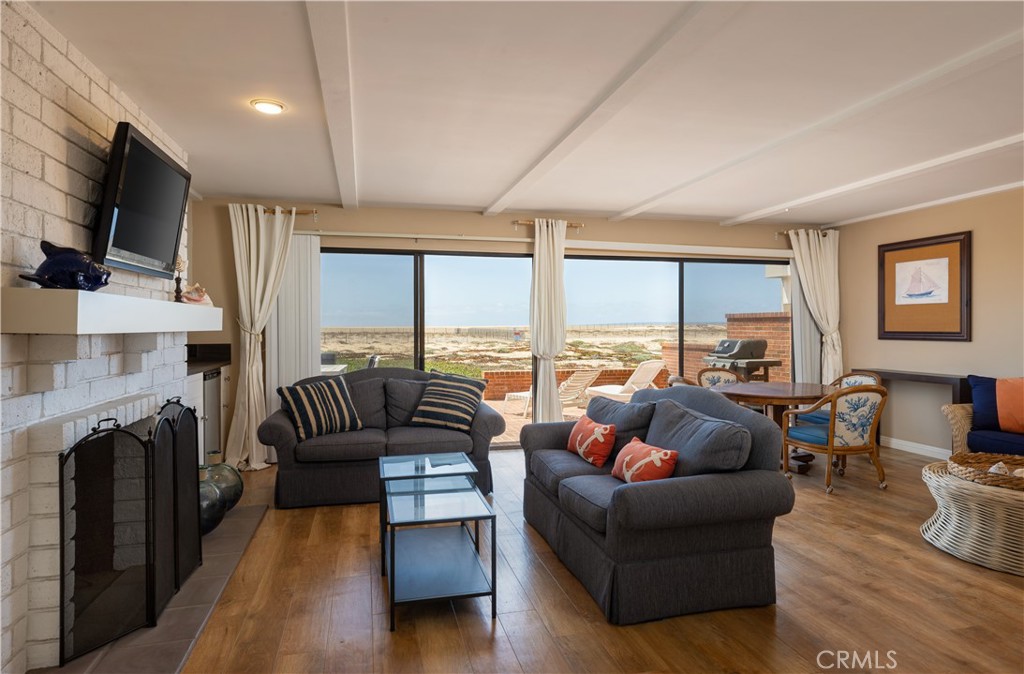 1303 E Balboa Boulevard