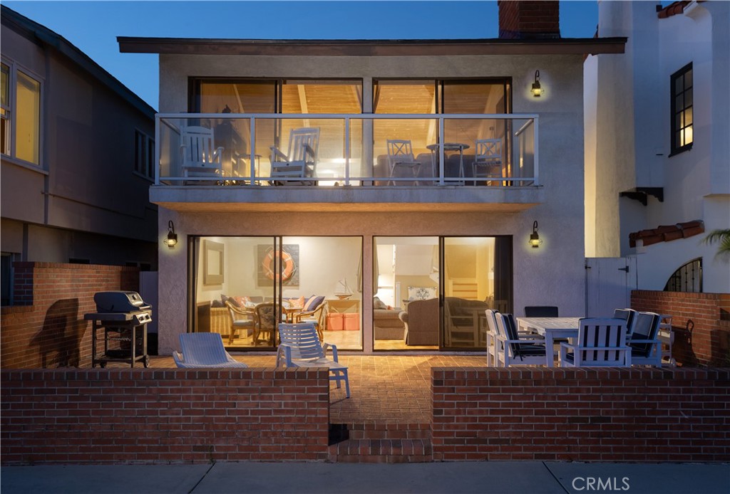 1303 E Balboa Boulevard